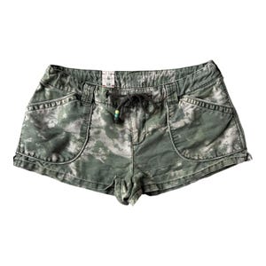 Free People Y2K Lågmidja Utility Shorts Gröna Tie-Dye Pärlfärgade Dragsko Storlek 6 bild 1