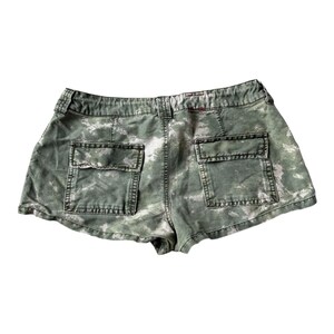 Free People Y2K Lågmidja Utility Shorts Gröna Tie-Dye Pärlfärgade Dragsko Storlek 6 bild 2