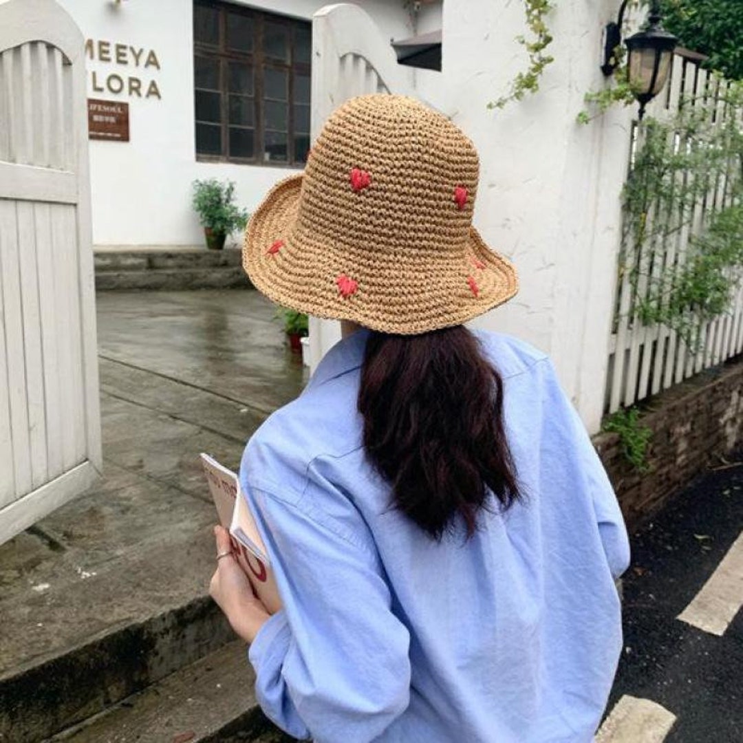 red beach hat