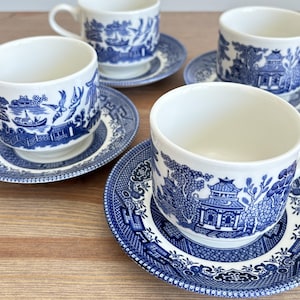 Juego de taza de té y platillo Churchill Blue Willow - Porcelana inglesa vintage de transferencia