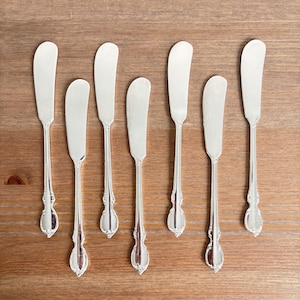 Rogers Bros Reflections Silver Plate Butter Knife - Nostalgic Table Settings