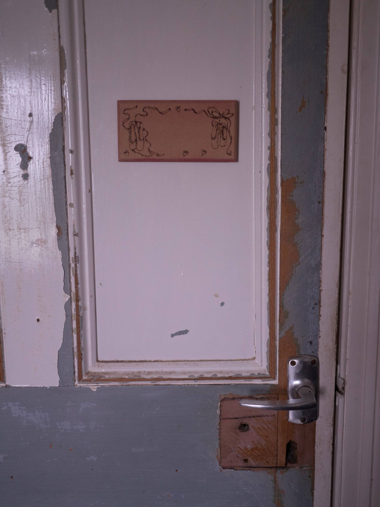 personalised ballerina bedroom door plaque, personalized engraved ballet shoes sign. girl's birthday gift, pink name sign, d