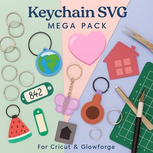 Puede incluir: Una colección de diseños de llaveros coloridos, que incluyen una rebanada de sandía, una mariposa, una casa y un corazón. La imagen también presenta llaveros de metal, tijeras y un cúter. El texto dice "Keychain SVG MEGA PACK" y "For Cricut & Glowforge."