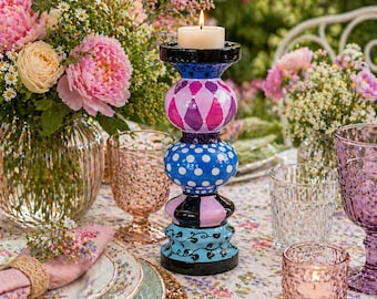 Portacandele colorato dipinto a mano, portacandele boho per feste in giardino, decorazione con motivi rosa e blu, centrotavola, complemento d'arredo artistico.