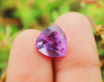 Alejandrita de lujo de 7-8 quilates con corte trillón, certificada como natural, gema suelta rara que cambia de color para joyería y coleccionistas.