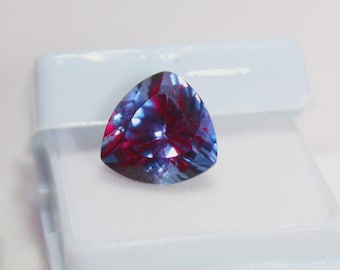 Alejandrita de talla billonaria de 7-8 quilates: una piedra preciosa rara que cambia de color