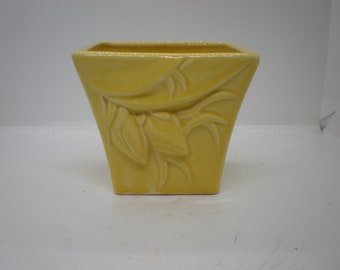 Wonderful Vintage 4" Yellow Figs and Leaves Tulip McCoy USA Ceramic Planter