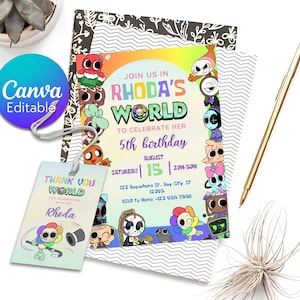 Op de afbeelding: Een kleurrijke verjaardagsuitnodiging en bedanklabel met de tekst "Rhoda's World" en "Thank You World". De uitnodiging bevat de datum, tijd en locatie van het feest. Een gouden pen en decoratieve plant zijn ook aanwezig.