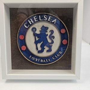 Chelsea layred wooden framed crest