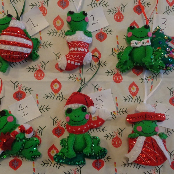 Décorations de Noël grenouille en feutre par Pepperland