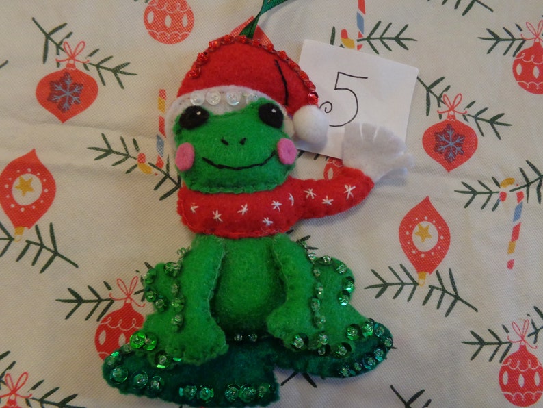 Décorations de Noël grenouille en feutre par Pepperland image 6