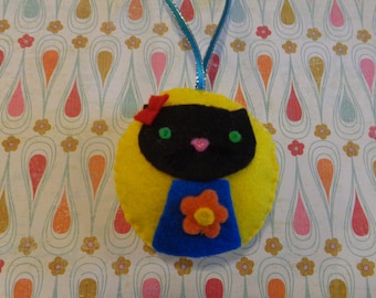 Mrs. Black Cat Felt Christmas Ornament door Pepperland