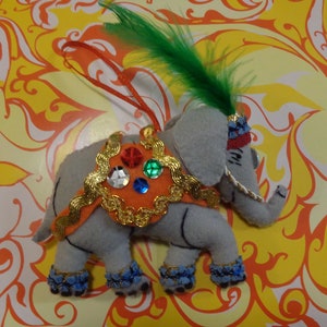 Voelde oranje India Boho olifant ornament door Pepperland