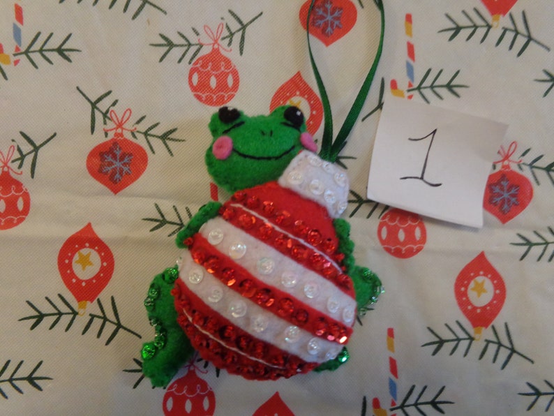 Décorations de Noël grenouille en feutre par Pepperland image 2