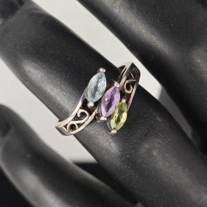 Vintage Sterling Silver 3 stone trio: Blue Topaz, Amethyst and Peridot. Size 6.75