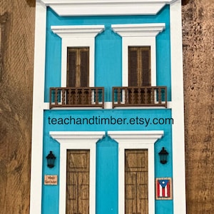 Casa de madera artesanal del Viejo San Juan: Arte puertorriqueño, decoración colorida