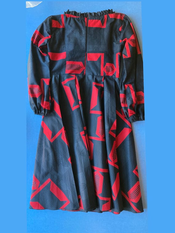 29" Black and Red Abstract Midi Party Dress - image 5