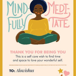 K&ouml;nnte beinhalten: Eine gelbe Karte mit einer Frau, die in einem gr&uuml;n-braunen Outfit meditiert. Der Text auf der Karte lautet "Mind-Fully Meditate" und "Thank you for being you. This is a self care wish to find time and space to love your wonderful self." Die Karte enth&auml;lt auch den Text "To: Alowishus" und "From: Margaret".