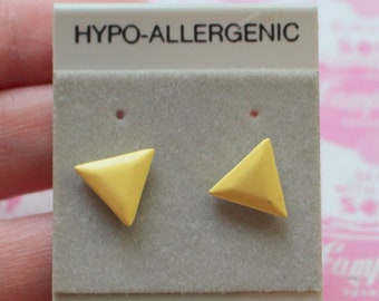1980s Yellow Triangle Stud Earrings: Kitsch Retro Jewelry