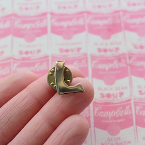Pino de broche de prata vintage da década de 1980 com letra L....retro. Anos 70, 80. clássico. bijuterias. broche vintage. mod. chique. faculdade. presente para ela ele