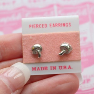 Vintage 1980s MUSHROOM Aretes..... Groovy. Nuevo stock antiguo. hippie. Pendientes de paz. Nuevo en la tarjeta. Woodstock. Retro. kitsch. Boho. traje. cadera
