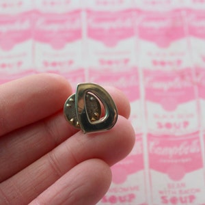 1980 Vintage plata letra D broche Pin.... retro. Años 70 y 80. clásico. joyería de disfraz. broche antiguo. modificación. elegante. colega. regalo para ella el