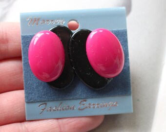 1980s PINK and BLACK Earrings....costume. 1980s glam. sexy. killer 80s. rad. rocker. punk. indie. hipster. pink. pretty pink. mod. oval