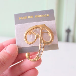 Vintage Golden Letter P Brooch: 1970s Costume Jewelry
