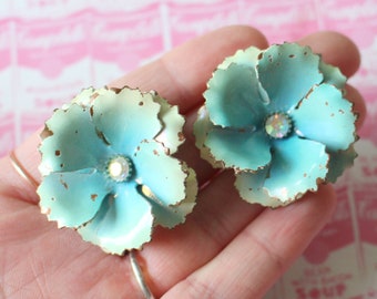 Vintage BLUE Floral Mid Century Jeweled Flower Earrings.....clip ons. groovy. retro. flower. 1970s. classic. floral. daisy. costume jewelry