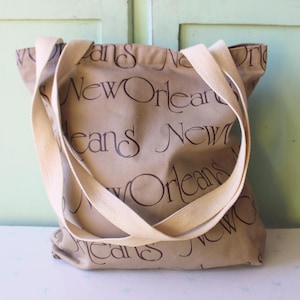 New Orleans Vintage Canvas Tote Purse....beige. tan. travel. retro accessories. librarian. 1980s. shoulder bag. mod. carry on. travel bag.