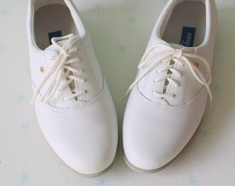 White Leather Easy Spirit Loafers - Size 6 Womens Oxfords