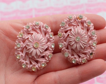 Vintage Clip On PINK Earrings.....costume. 1980s glam. sexy. killer. rad. rocker. punk. indie. hipster. clip ons. bright. mod. oval earrings