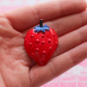 Vintage Red Strawberry Brooch Pin....vintage fruit. retro. 70s. 80s. classic. costume jewelry. vintage brooch. twiggy. mod. fancy. fruit pin