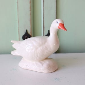 80s Vintage Ceramic Duck Figurine: Kitsch Retro Home Decor