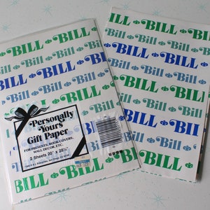 1980er Jahre Deadstock Name BILL Geschenkpapier....Urlaub. blau. grün. Geschenkverpackung. alter Lagerbestand. Buchstabe D. Name. Hergestellt inTaiwan. Geschenkverpackungen. -ABC