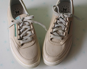 Lace Up Sneakers: 1980s Women's Size 9 Tennis Shoes