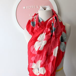 Vintage 70s Floral Scarf: Red Geometric Mod Head Wrap