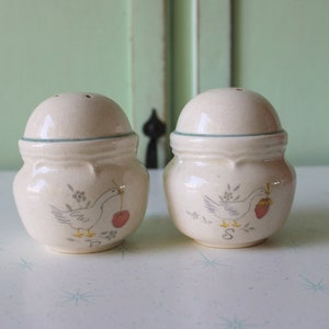Salero y pimentero con forma de pato vintage de los años 80: decoración de cocina estilo cottagecore