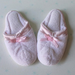 1980s Vintage Pink Terry Slippers: Size 6.5-7.5