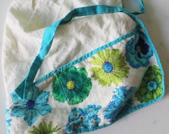 1960s Floral Print Apron: Retro Kitsch Kitchen Decor
