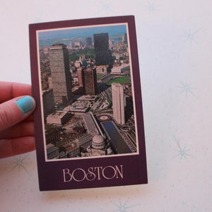 Cartolina d'epoca di BOSTON, Massachusetts...lettere. retrò. città. arte. arredamento per la casa. kitsch. novità. pioggia. cartoline d'epoca. cancelleria.