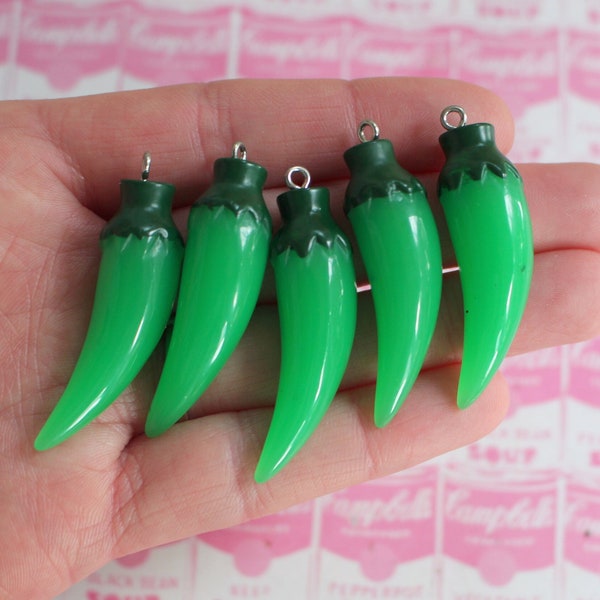 5 BELL PEPPER Food Charms......garden. vegetable. kitsch. retro. jewelry.  kitschy charms. cookout. flash charms. green pepper. hot pepper