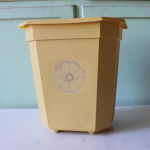 1970s RETRO Mustard Yellow Trash Can....1960s bathroom. pantry. bins. mid century. groovy. seventies. 1970s. retro. atomic. kitchen. pantry