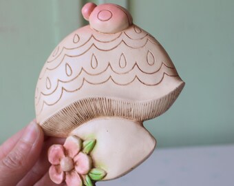 Decorazione murale a forma di fungo anni '70: un tocco retrò e kitsch per la casa