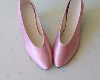 1980er Jahre Vintage PINK SATIN Heels.....Größe 9 Damen...Pumps. Schuhe. Hochzeit. glamourös. Pastell. Stöckelschuhe. Designer. schick. Klassiker. 80er-Jahre-Glamour