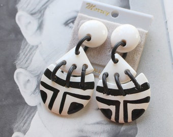 1980s BLACK and WHITE Earrings..costume. 1980s glam. sexy. killer 80s. rad. rocker. punk. indie. hipster. geometric. dangly. wedding.