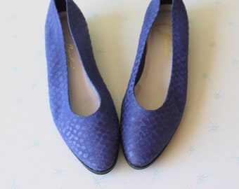 1980s Vintage Blue Loafer Flats Wedges.....size 8.5....retro. costume. boho. hipster. classic. wedding. bridal. 80s flats. mod. ballet flats