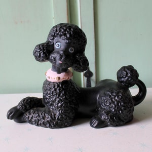 Vintage kitsch keramiek poedelhondbeeldje - Made in Japan