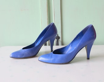 1980s Vintage BLUE LEATHER Designer Heels...size 6.5 womens....blue leather. designer. vintage fashion. nautical. boho. costume. italy. blue