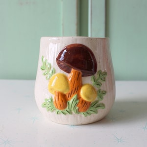 1975 Merry MUSHROOM Jar....magic. flour. sugar. kitsch. retro housewares. kitchen. 70s mushroom. kitsch kitchen. retro. rare. mushroom print